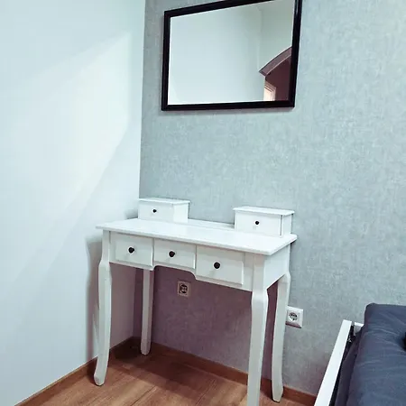 Familienwohnung 2 Zimmer, Kueche, Fuer 4 Personen נירנברג